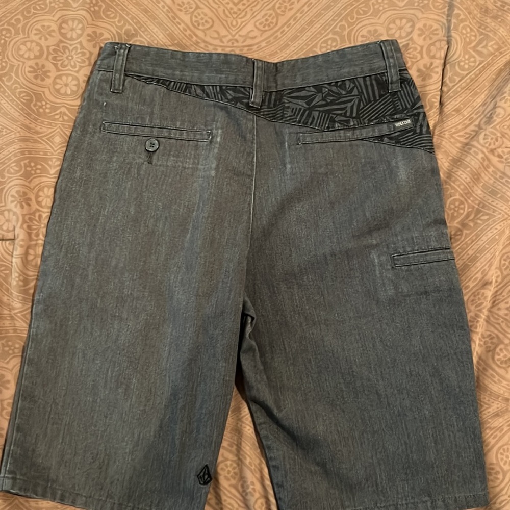 Volcom shorts - Picture 2 of 3